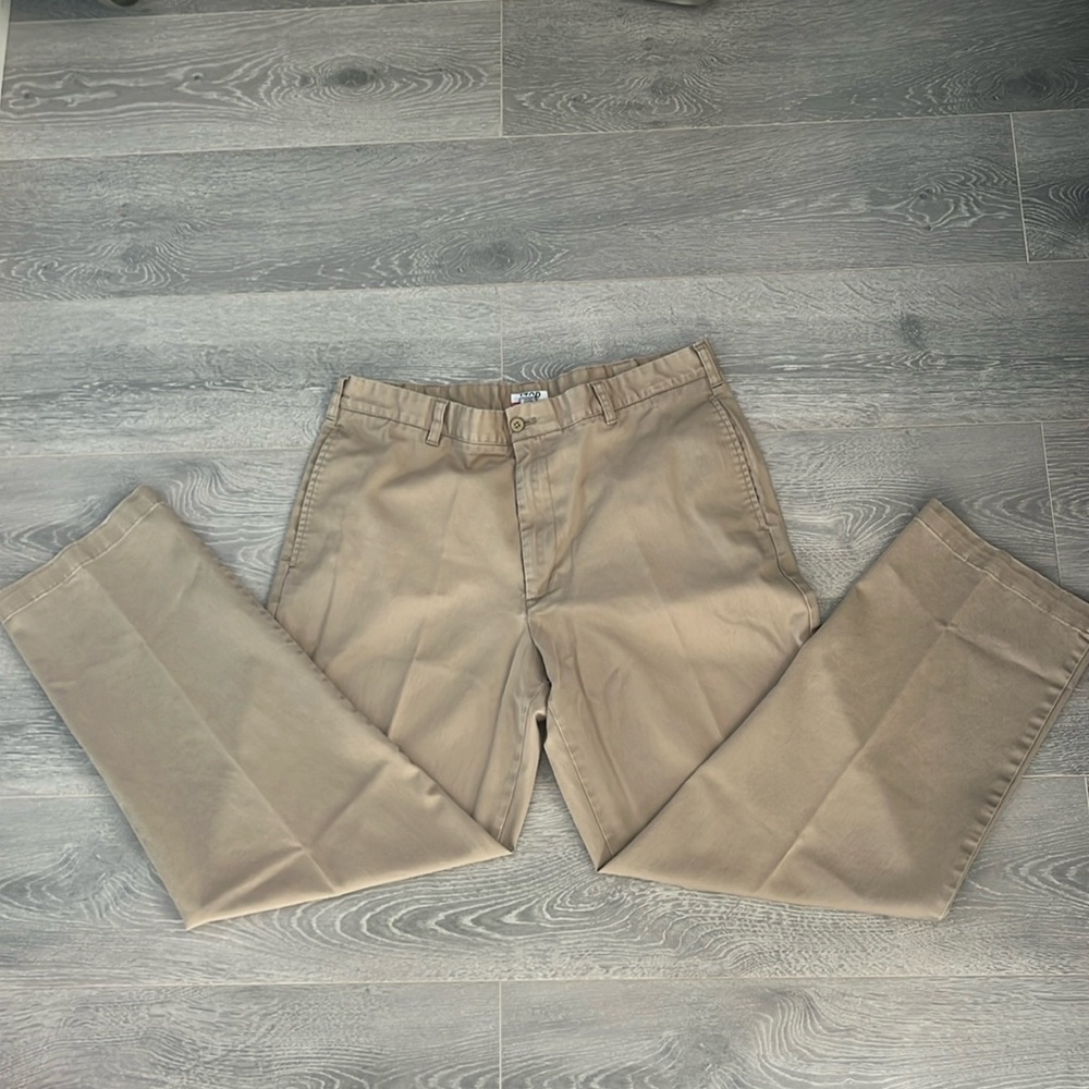 Men’s tan IZOD performx dress pants